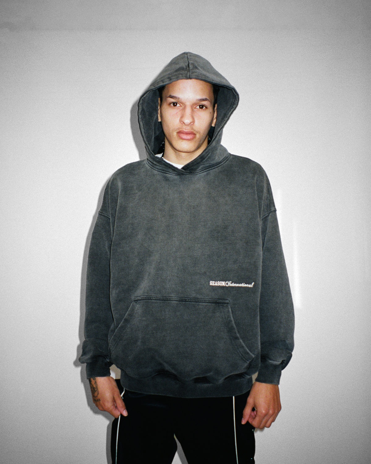 【Paragraph】22FW★ Laurel Satin Embroidered Hoodie No.045 Logo Embroidered Hoodie – Season International